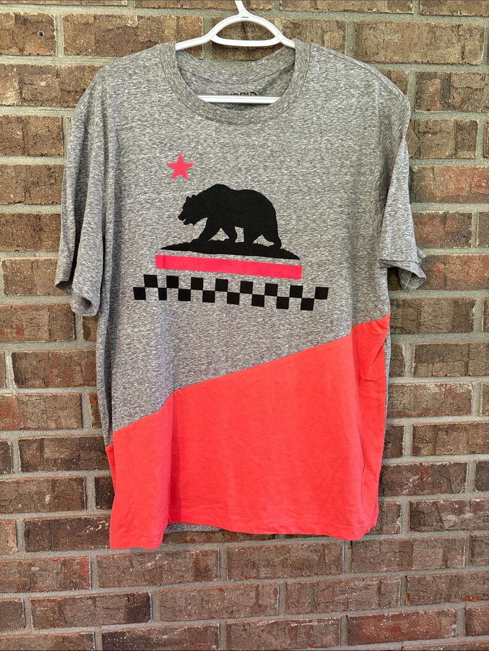 Men's Short Sleeve Graphic Tee - Gray & Coral Orange